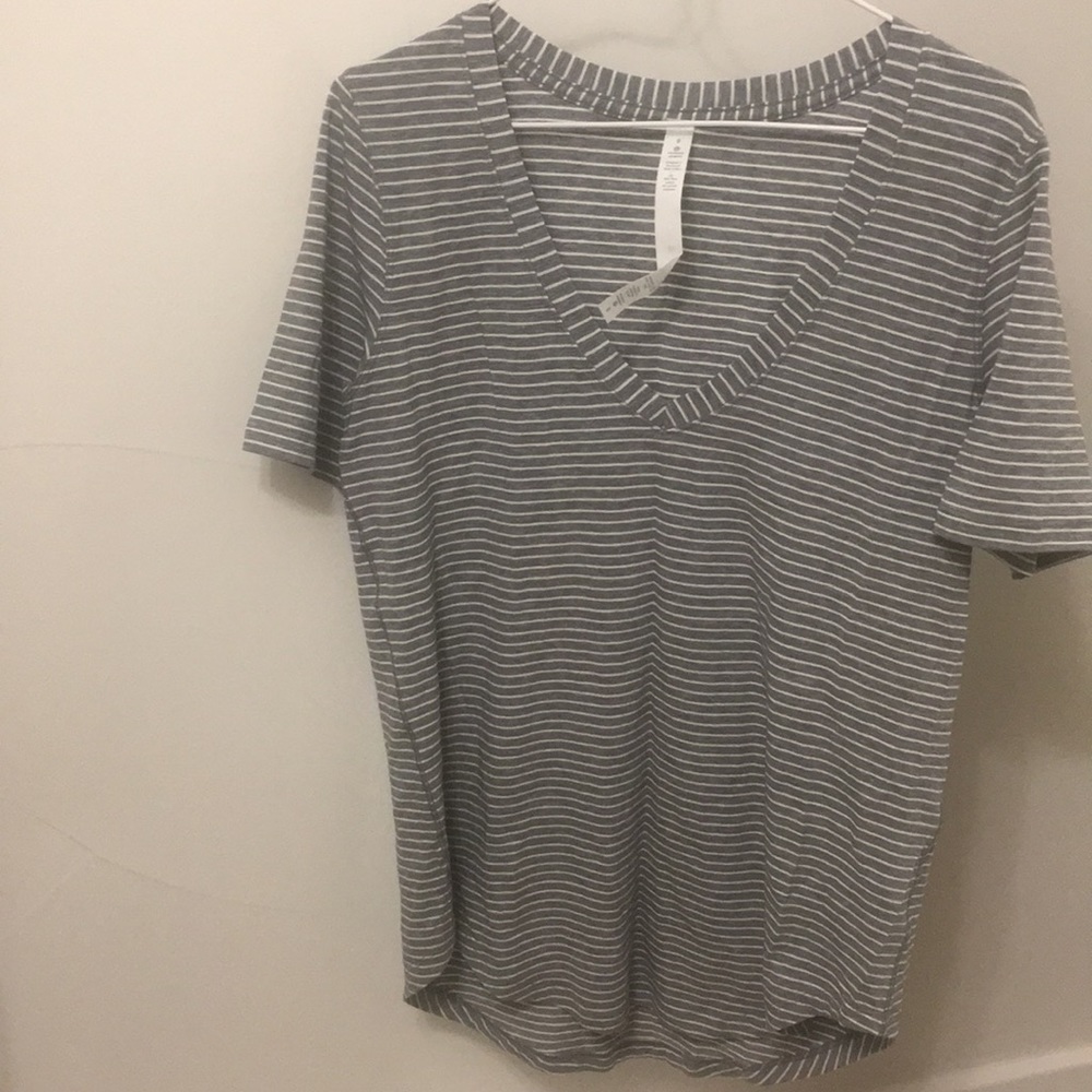 Lululemon t shirt. Never been worn.